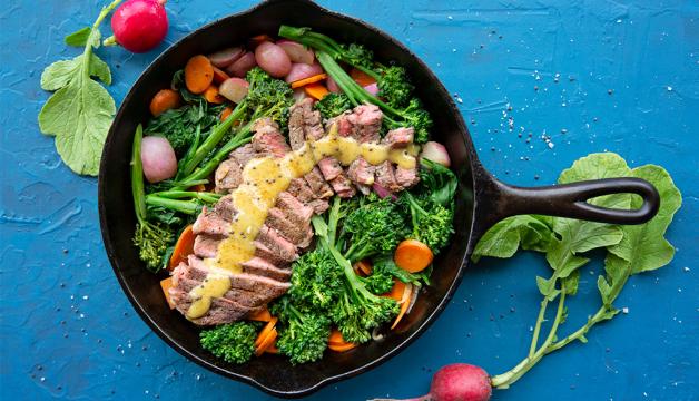 One-Skillet Strip Steak with Asparagus, Peas, and Spicy Mustard Recipe
