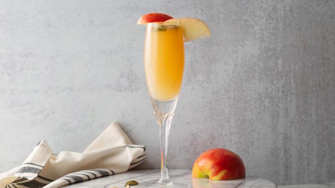 Image https://www.naturalgrocers.com/sites/default/files/styles/search_card/public/media_images/Updated_Mocktails_AppleSpice_Recipe%20Feature_1024x587.jpg?itok=yMcr1QM0
