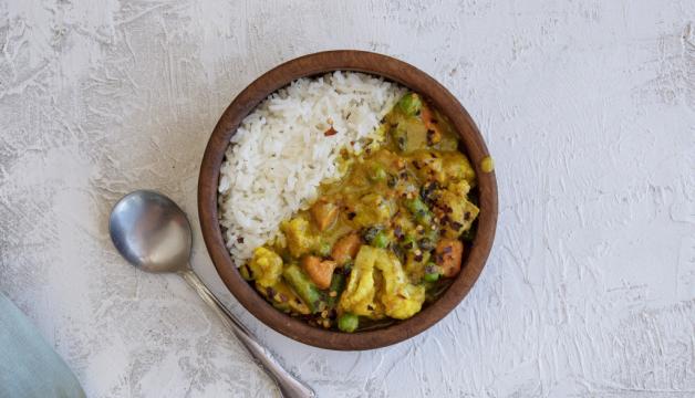 Image https://www.naturalgrocers.com/sites/default/files/styles/recipe_slider_full/public/media_images/13502_Chicken_and_Vegetable_Korma_01_Web_Recipe_Feature_1024x587%20%281%29.jpg?itok=I3pUhcKC